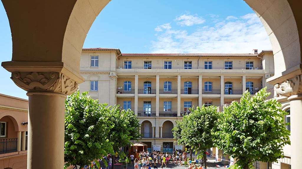 Carnot_campus_outside